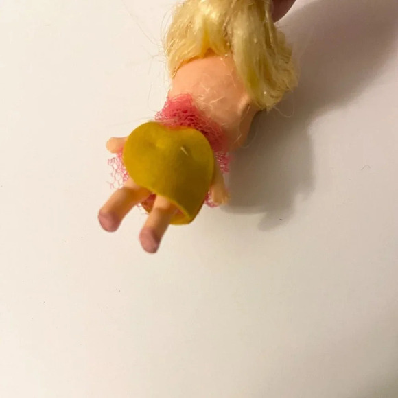 Vintage Liddle Kiddle Laffy Lemon Doll and Unmarked Miniature 2 Inch Doll - Picture 4 of 16